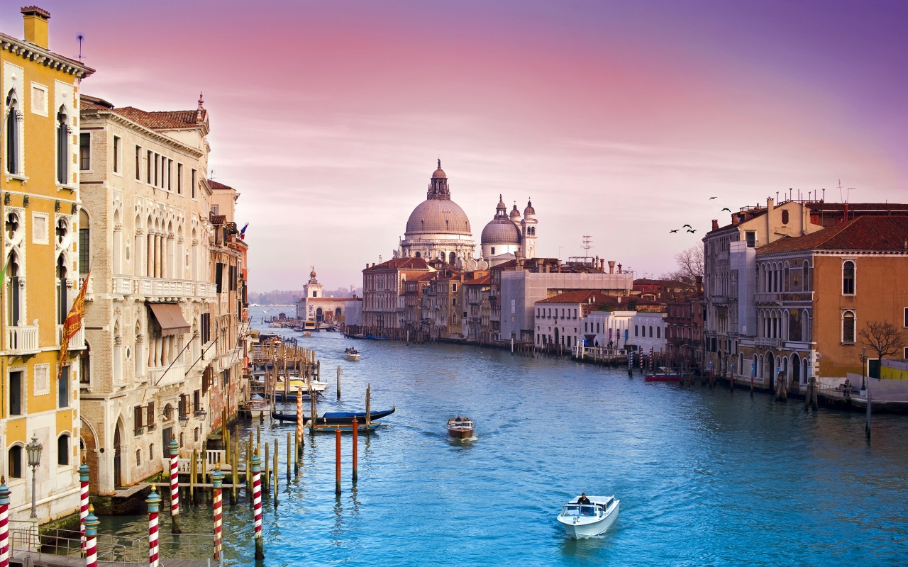 Veni Vidi Venecia Boating Place Backgrounds